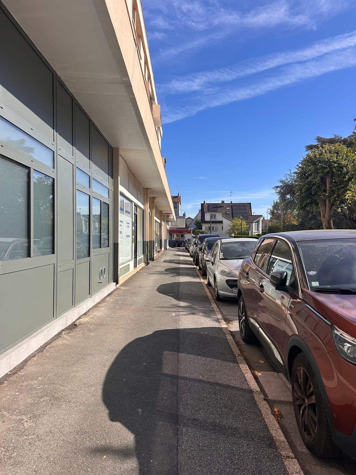 La rue et le stationnement