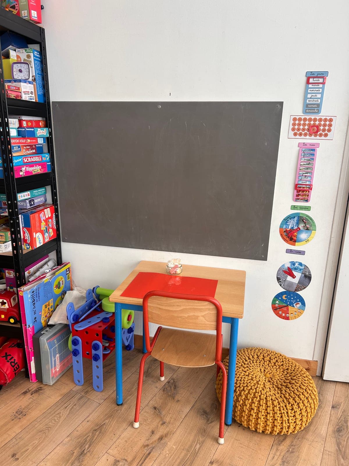 Le tableau et la table de travail